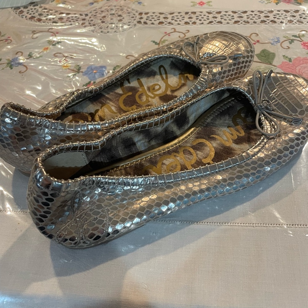 Felicias Silver/Gold Ballet Flats with Perforated Detailing